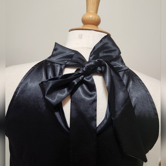 Black ruffle back bow tie haulter top - Picture 3 of 8